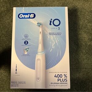 Oral-B iO Series 3 Rechargeable Electric Toothbrush - White/Light Blue